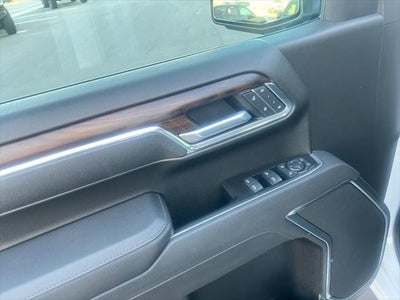 2025 GMC Sierra 1500 4WD Crew Cab Short Box SLT