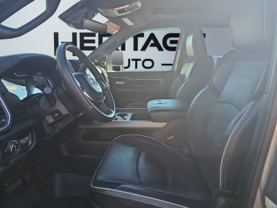 2024 RAM 3500 Laramie Crew Cab 4x4 8' Box