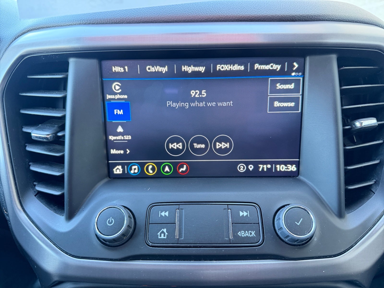 2023 GMC Acadia AT4