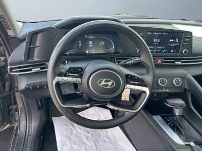 2024 Hyundai Elantra SE