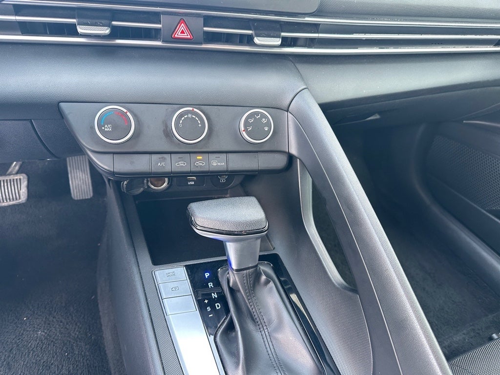 2024 Hyundai Elantra SE