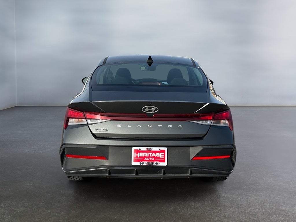 2024 Hyundai Elantra SE